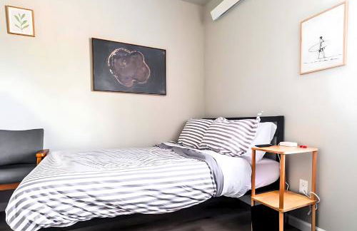 Cozy Micro Suite Unit 10 Sleeps 2 Minutes to Downtown - Foto 1