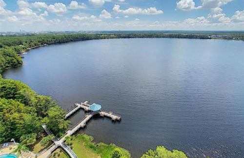 Sunshine Oasis - Orlando Lakefront Luxury - Photo 31