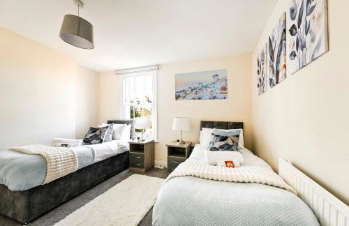 Central Canterbury Gem New Refreshed Decor Sunny Deck Outdoor Furniture FREE Parking 2BR 2BA TOP Location - Foto 24