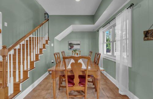 Lakefront Getaway with Dock Pool Sunset Games - Foto 19