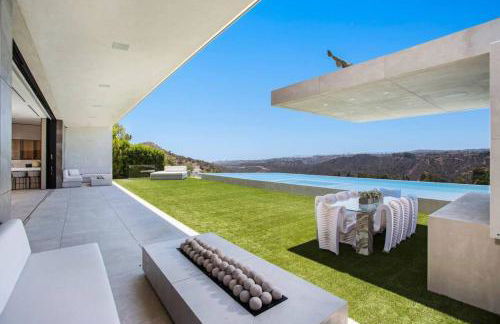 Ultra-Luxurious BH Estate with Pool, Theatre, Views - Foto 20