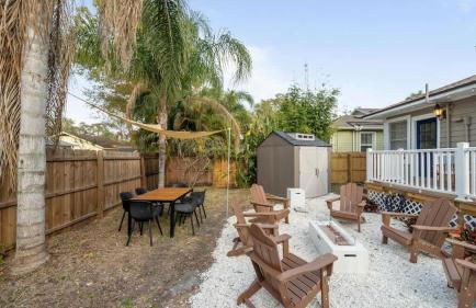 Modern Moroccan Villa w/ Firepit, BBQ + Game Room! - Foto 38