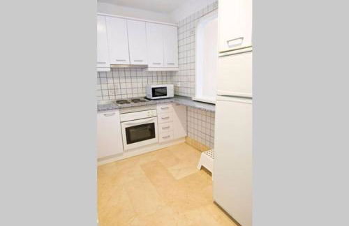 Spectacular Apartment in Matchroom Country Club - Photo 13