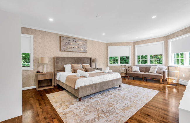 Family Retreat With Autumn Views and Fireplace - Photo 6