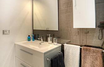 Stylish Apartment near Siena I Private Parking & Air Con & WiFi - Photo 28