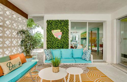 Lanai and Pet Friendly! Retro-Chic Sarasota Home! - Foto 23