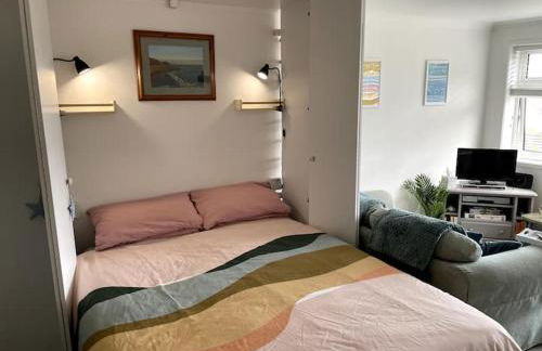 Self-catering studio in beautiful Charmouth - Photo 10