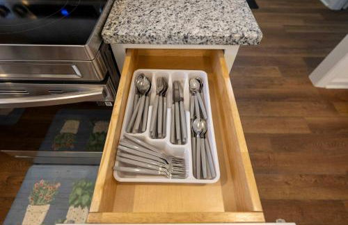 4 Min to Downtown - En-Suite Bath - Washer and Dryer - Foto 42