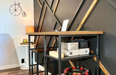 Getaway Villa- 3 mins to Mohegan- Fully Stocked with Two Full Beds & Fireplace- Jacuzzi, Saltwater Pools, Sauna - Foto 1