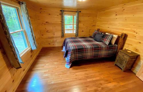 Brand New Log Home Well appointed great location with AC wifi cable fireplace firepit - Foto 40