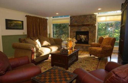Secluded and Cozy Townhome at Tripp Lake - Foto 1