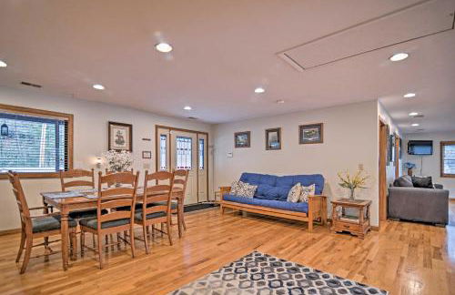 Riverfront Elkins Home with Fireplace and Deck! - Foto 6