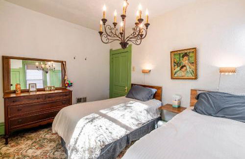 Parkside Paradise Elegant Victorian Home Just Steps from the Park - Foto 9