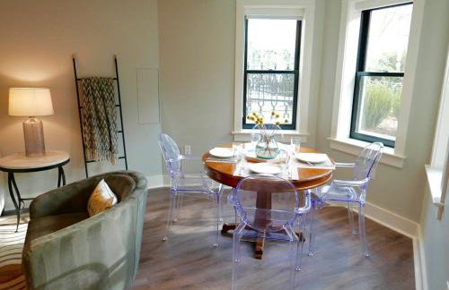 Stunning Logan Circle Apt - With Parking - Photo 10