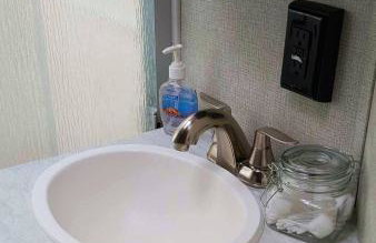 RV42 with Large Deck on a Creek - Foto 12