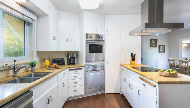 East Valley Manor by Avantstay Minutes to the Beach - Foto 5, Eigene Küche