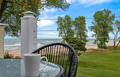 Beachside Condo w Stunning Lake Views - Foto 32