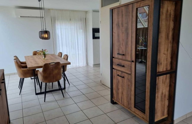 Appealing Bungalow With Garden - Photo 54