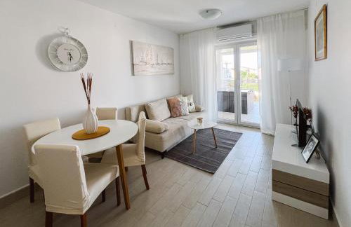 Modern apartment in the heart of Njivice - Foto 22