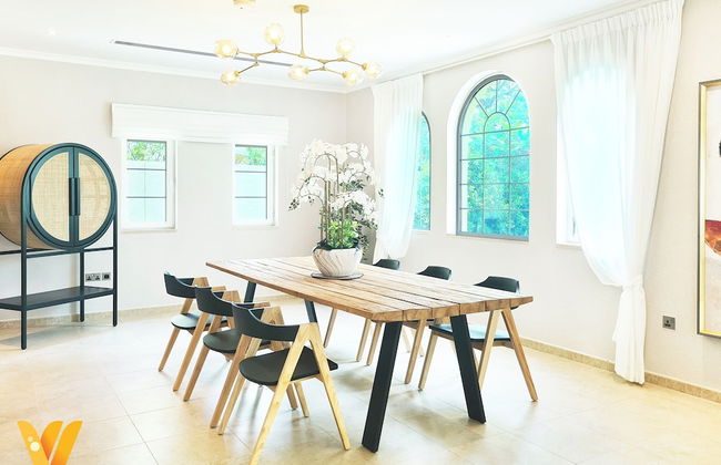 Venduras- Luxe 3BR Villa Jumeirah Park - Photo 7