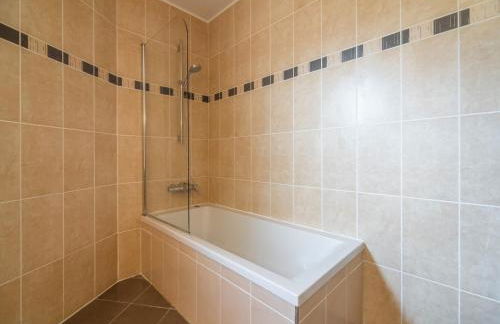 Stylish Villa with Terrace - Foto 25