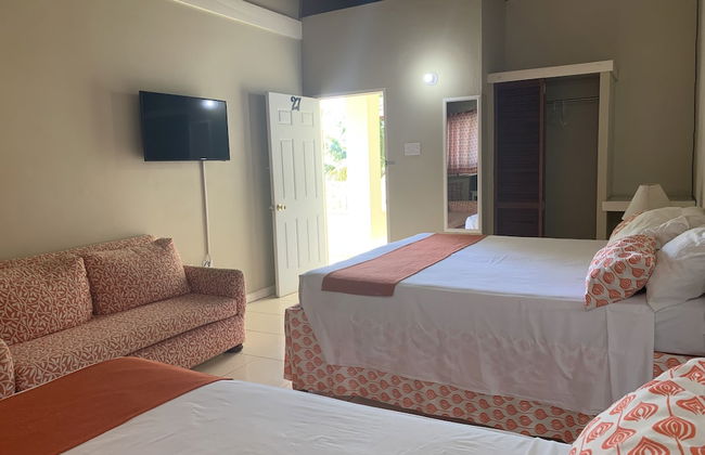 King Suite at Oceanview Resort in Jamaica - Enjoy 7 Miles Of White Sand Beach! 1 Bedroom Villa by RedAwning - Photo 4