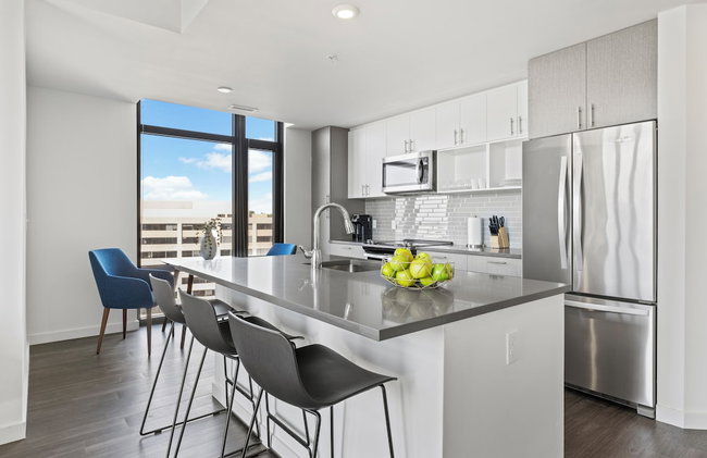 Placemakr Marymount Ballston - Photo 61