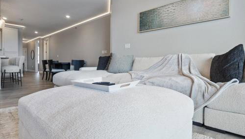 Lakefront Topsider Condo w/ Boat Slip, 2 Pools & Large Deck - Foto 4