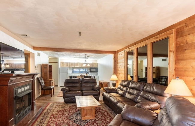 Seven Springs Stoneridge 3 Bedroom Pet Friendly Condo, Ski-In/Out by RedAwning - Foto 1