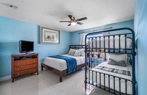 Beach Lux - Heated Pool with Infinity Spa, Cabana, BBQ, Golden Tee - Walk to Beach - by Maven Vacation Rentals - Foto 26