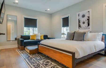 2 Homes, 7BR Rooftop Getaway In Trendy Town Near Downtown, 5 Mins to Nissan Stadium, Less than 10 Mins to Broadway, 24 Hr Hospitality, Great for Groups - Foto 6