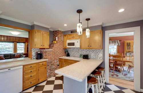Franconia Escape on Half Acre w/ Fire Pit & Deck! - Foto 9