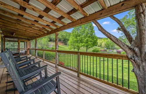 Hidden Star Hideaway-Blackberry Farm-Smoky Mtn Nat Park-Hot Tub- Fire Pit- Fenced Yard- Pet Friendly - Foto 14