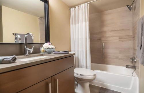 Boulevard Stays Relaxed 1BR King Suite Near Downtown Pool & Gym Access - Foto 9