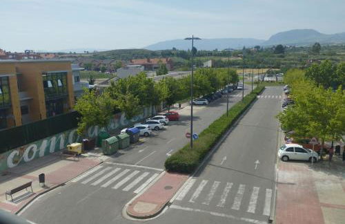 Duplex con terraza y vistas a la montaña internet aire acondicionado frente a piscinas públicas - Foto 20