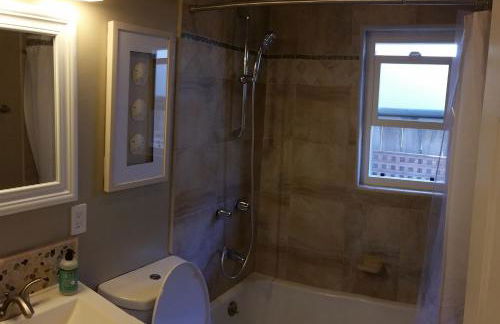 Cowell's Beach Retreat - steps to beach, restaurants, wharf, Boardwalk, shops, fast wifi, surf-in surf-out - Foto 25