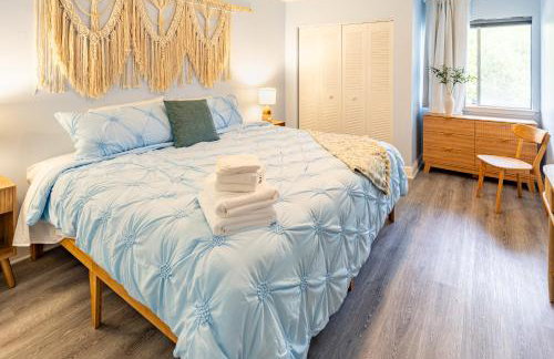 Calm Waterside Condo - Views, Pool & Family Fun - Foto 8