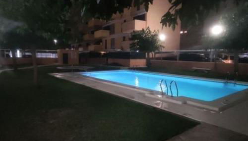 Piso planta baja y gran patio con piscina comunitaria de alquiler temporal - Foto 4