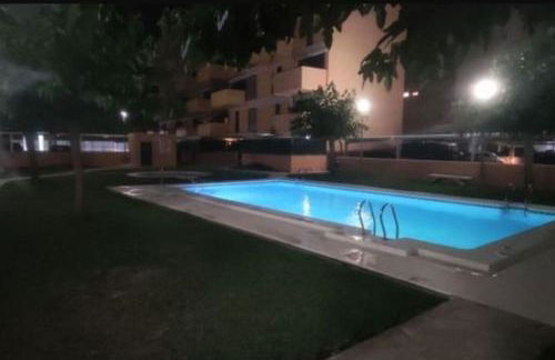 Piso planta baja y gran patio con piscina comunitaria de alquiler temporal - Foto 4