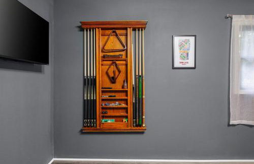 Fun & Funky Asheville Home with Pool Table, Darts - Foto 33