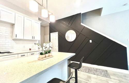 Black and White Retreat 8min to downtown - Foto 7