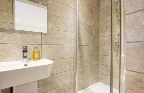 Boutique Apartment - City Centre - Free Parking, Fast Wifi and Smart TV by Yoko Property - Foto 12