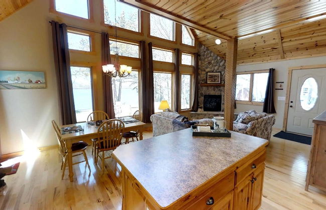 Lakefront Hideaway - Foto 12