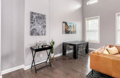 Soaring 2-Bedroom Parkside Loft Walkable to it All - Foto 19