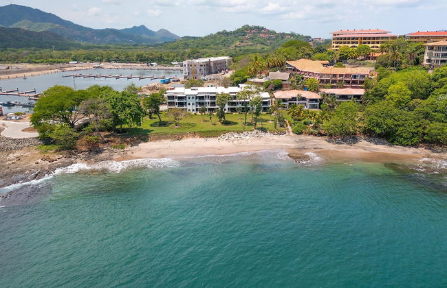 Newly Remodeled Beachfront Condo, Ground-Floor Terrace & Direct Access to Playa Flamingo - Foto 29