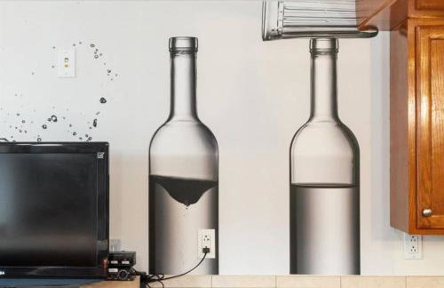 White Mountain Retreat with Theater, Fire Pit, Game Room and River Access - Foto 18