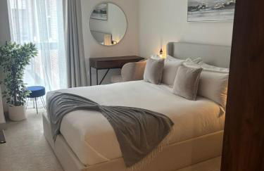 Entire Prestige Apartment in Poole Quay - Free Parking, Fast WiFi, Smart TV & Netflix - Foto 1