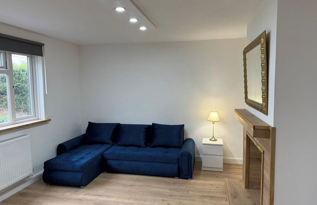 4 Bed Cottage in Surrey - Foto 8