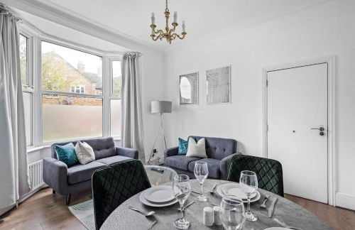 Parea Living - Hackney, 4-Bedroom Victorian House w Big Garden - Foto 25