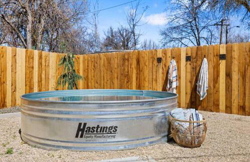 Historic Hideaway Hot Springs - Photo 53